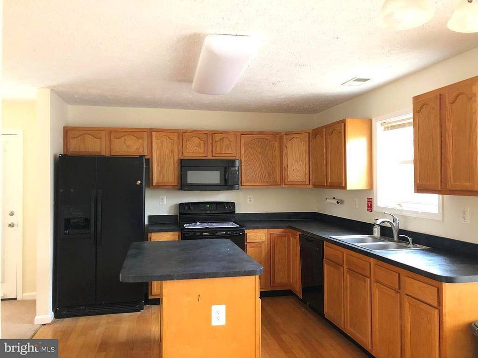 2nd image of 216 Cochise Trl