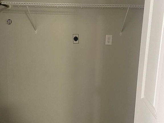 3rd image of 408 Bainbridge Ct APT 15