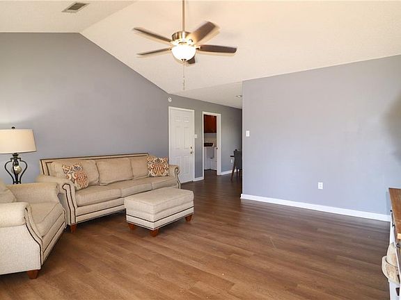 4th image of 602 Oakland Dr