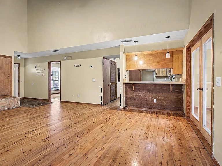 302 Bernard Rd — Photo 15
