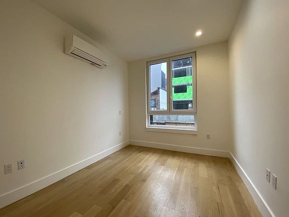 5th image of 1052 Greene Ave #309