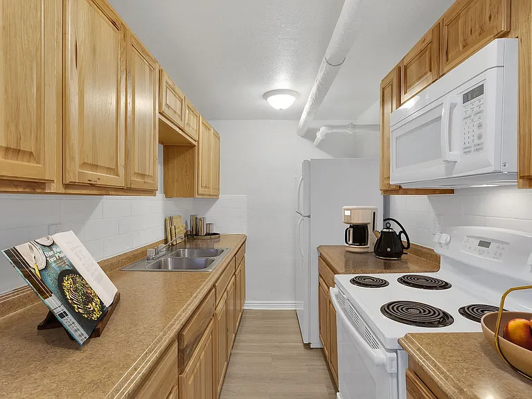1357 & 1373 Cook — Photo 6