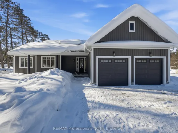 11 Clarkes Ln, Huntsville, ON P0B 1M0