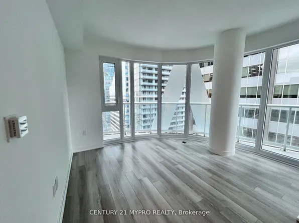 230 Simcoe St, Toronto, ON