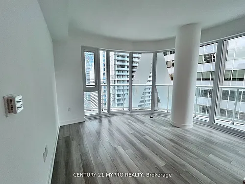 230 Simcoe St #1528 Photo 1