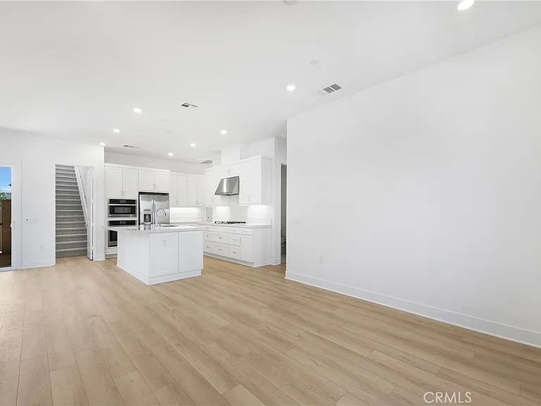 141 Dolores — Photo 25