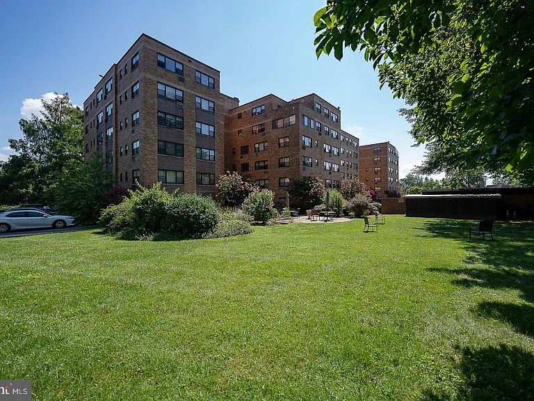 40 Old Lancaster Rd #512 — Photo 49