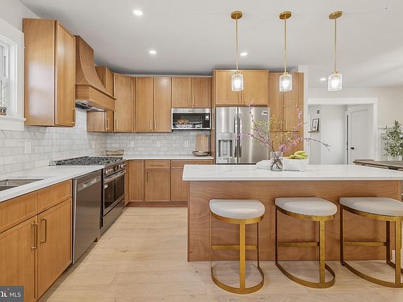 3rd image of 624 Lawson Ave