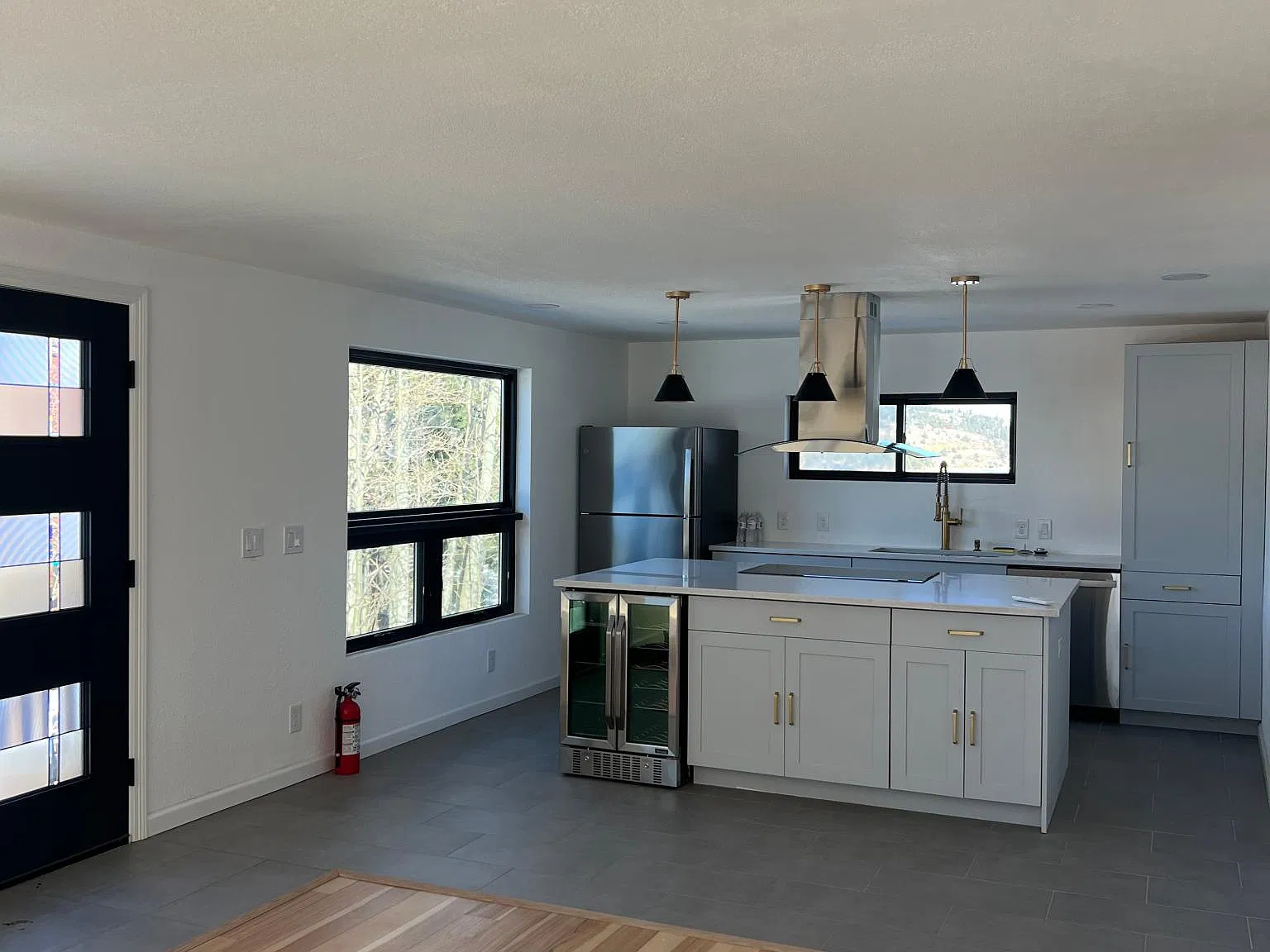 130 Lakeview Pl — Photo 2