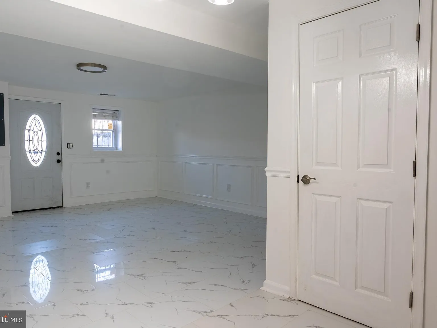 4 bed, 2.5 bath, 2680 sqft, $3,800 — Photo 2