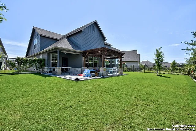 9113 Sunpool — Photo 34