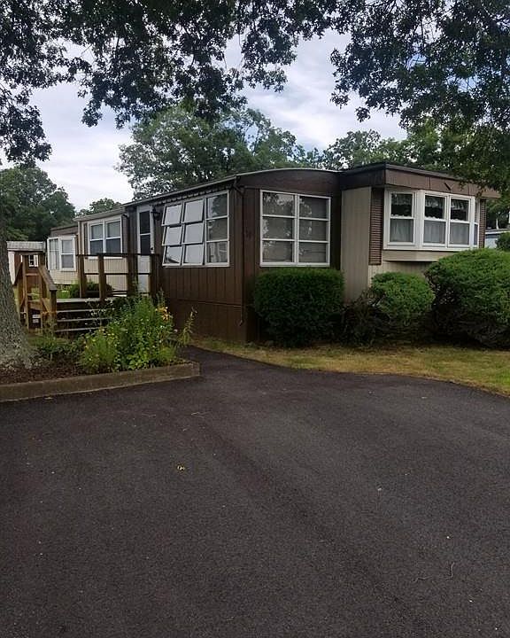 1st image of 19 Fawn Dr