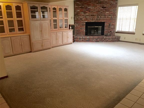 4th image of 6000 Cabrillo Dr
