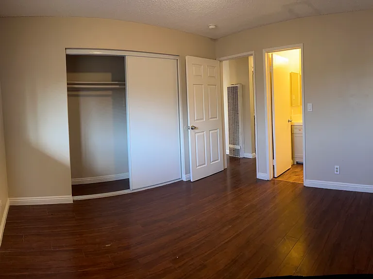 1554 Pine Ave — Photo 10