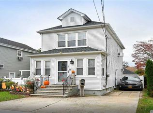521 N 6th St, New Hyde Park, NY 11040