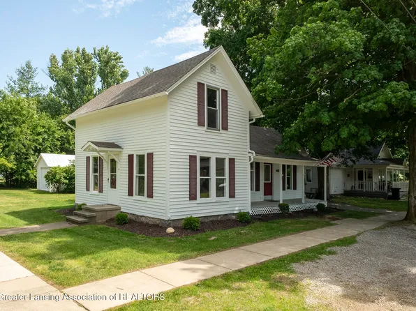 209 E Adelaide St, Maple Rapids, MI 48853