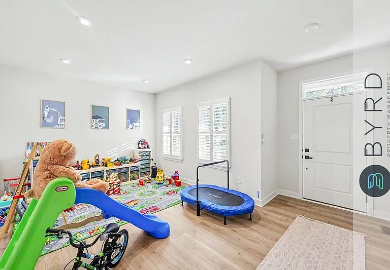 18606 Holly Crest Dr — Photo 15