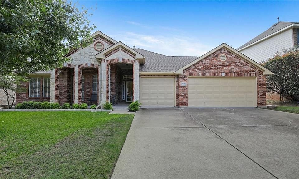 1st image of 2961 Lakeview Cir