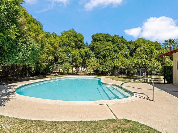 4th image of 102 E Bethany Home Road Road