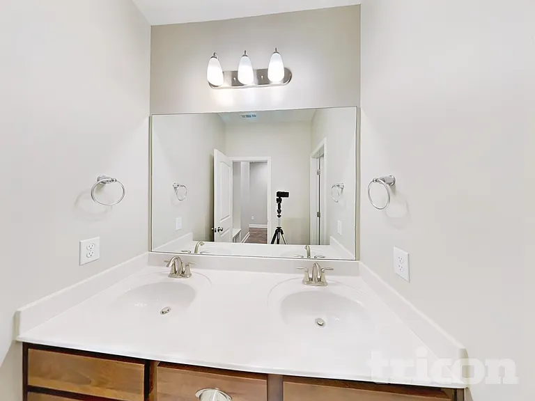 714 Amberton Dr — Photo 13