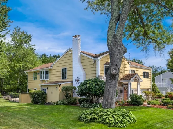 12 Carpenter Rd, Lynnfield, MA 01940
