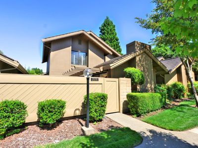 2058 Promontory Point Ln, Gold River, CA, 95670