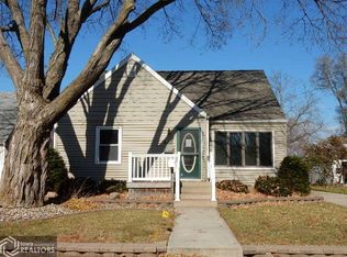 908 15th Pl NE, Mason City, IA 50401