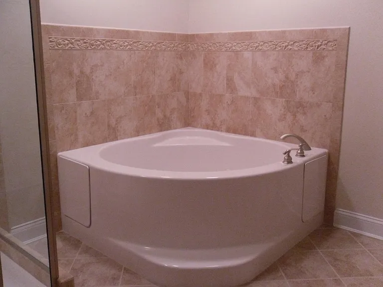 530 Riverside Dr #304 — Photo 5