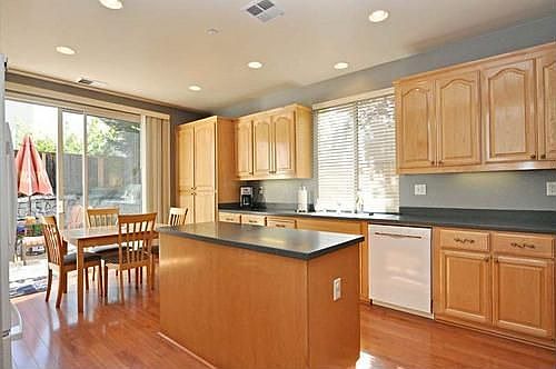 4th image of 34437 Willow Ln