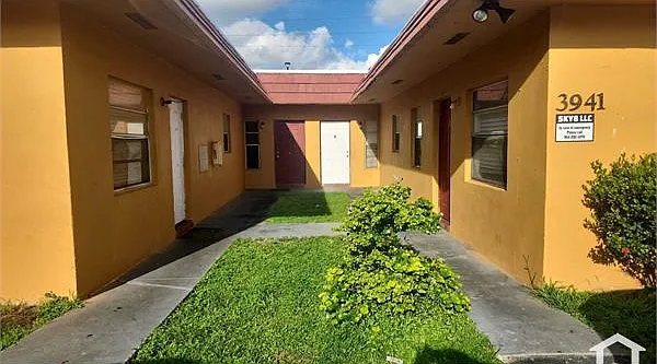 2 bed, 800 sqft, $2,000 — Photo 3