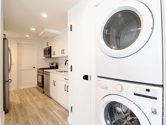 4th image of 26 Maspeth Ave #1