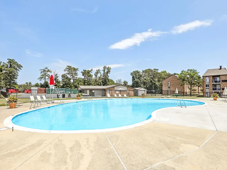 Tuscany Gardens Apartments — Photo 18