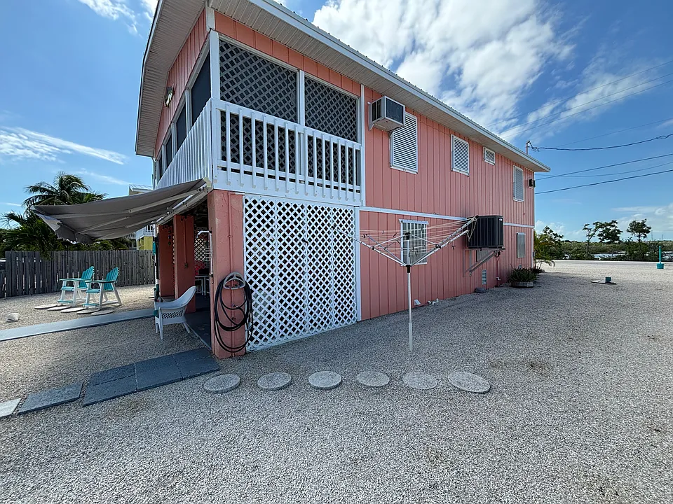 233 Pirates Rd