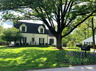 901 Woodshire Ln, Creve Coeur, MO