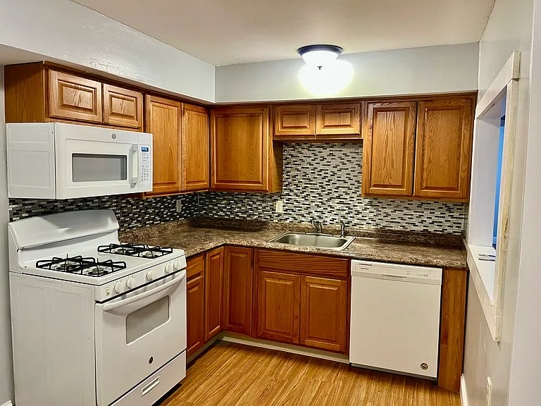 225 Danforth St #3L — Photo 1