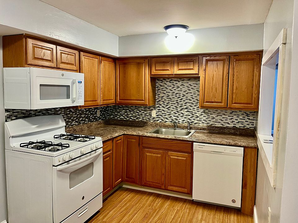 1st image of 225 Danforth St #3L