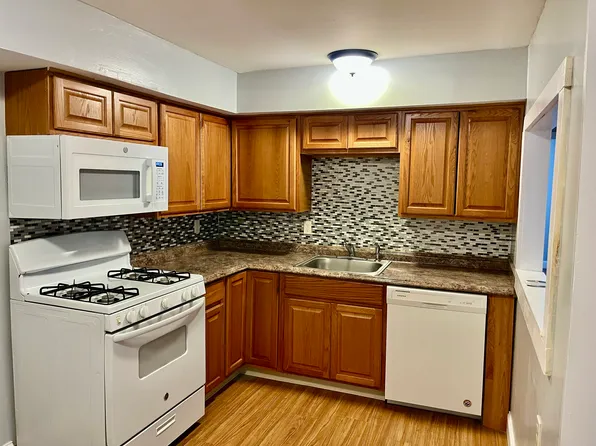 225 Danforth St #3L, Fall River, MA 02720