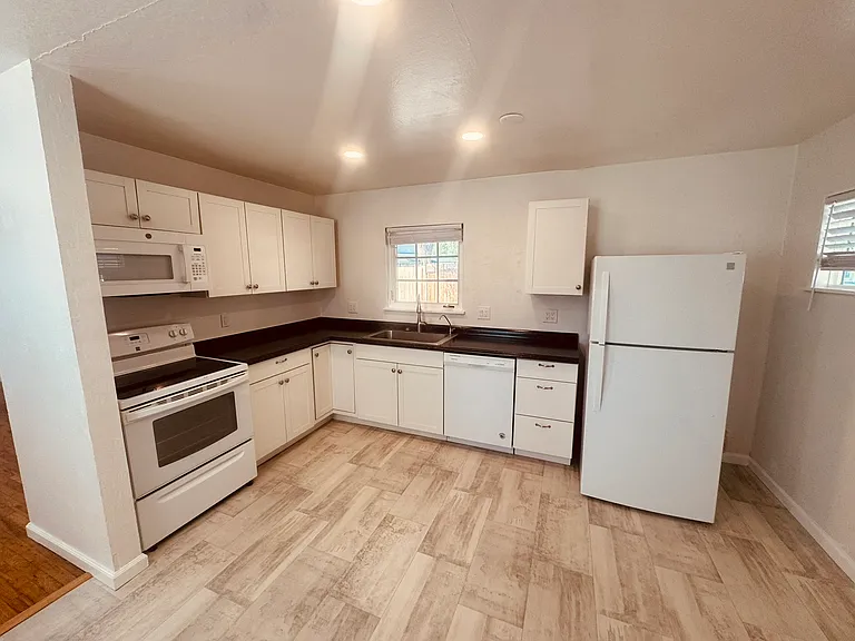 1304 Downs Dr #A — Photo 7