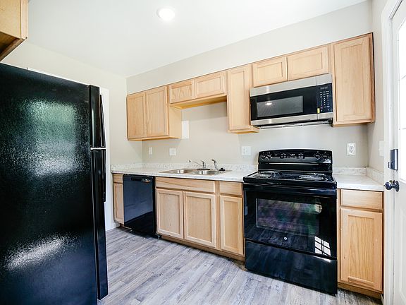 3rd image of 10897 Birchridge Dr