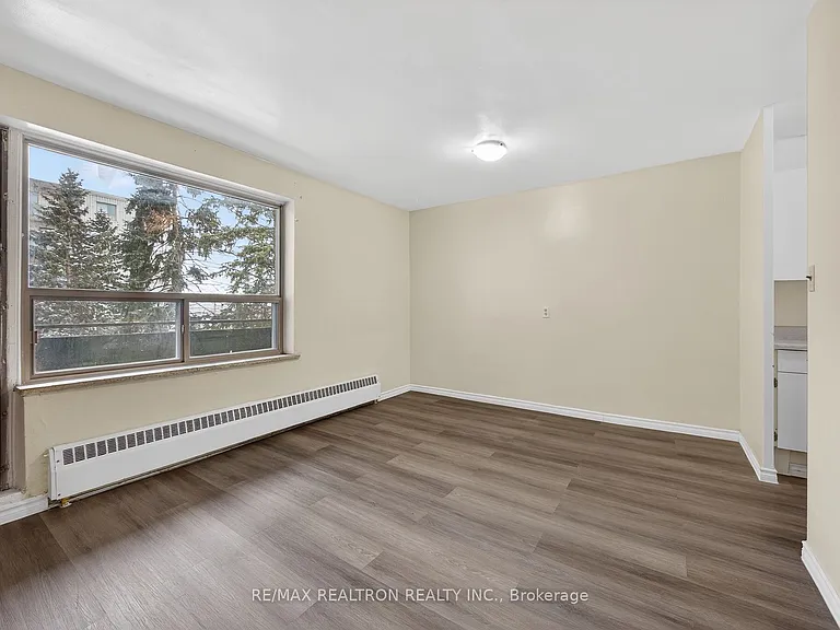 275 Wentworth St W #716 — Photo 14