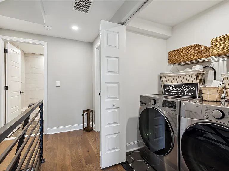 933 Henry Ave — Photo 32