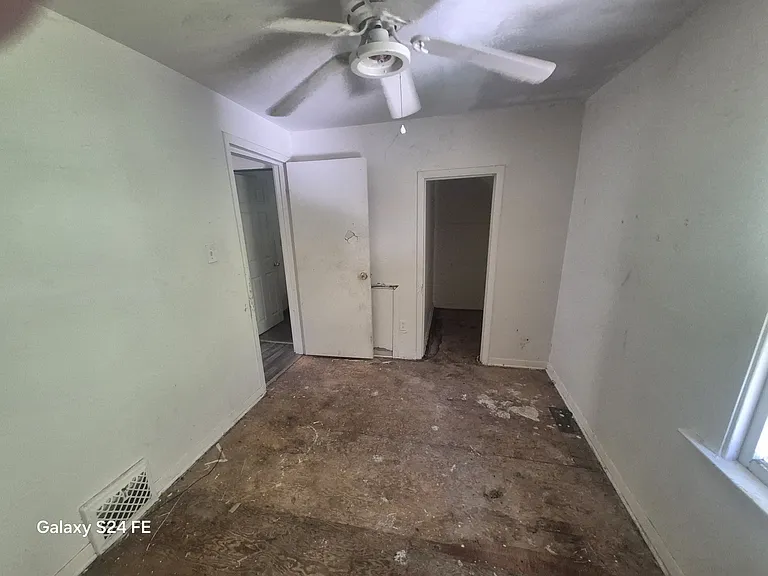 2041 Warner Ave — Photo 15