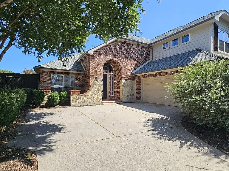 421 Long Cove Ct — Photo 1