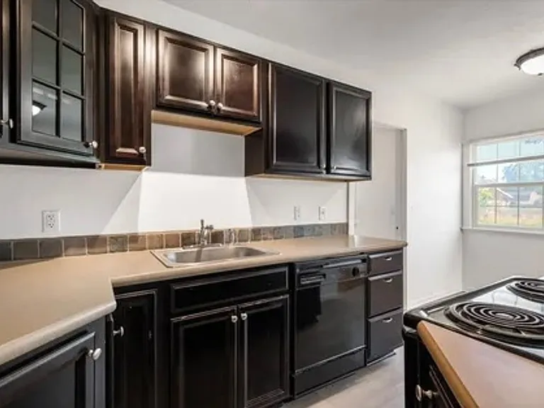 1244 W 1st Ave — Photo 5