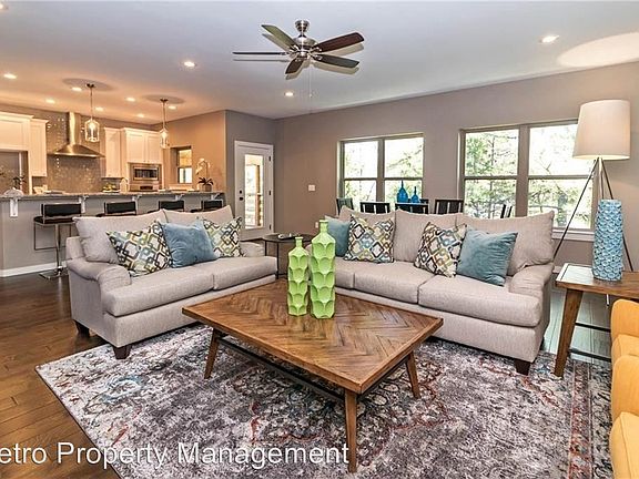 3rd image of 1524 N Desoto Pl