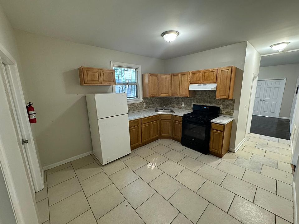 1st image of 887 S 18th St #1A