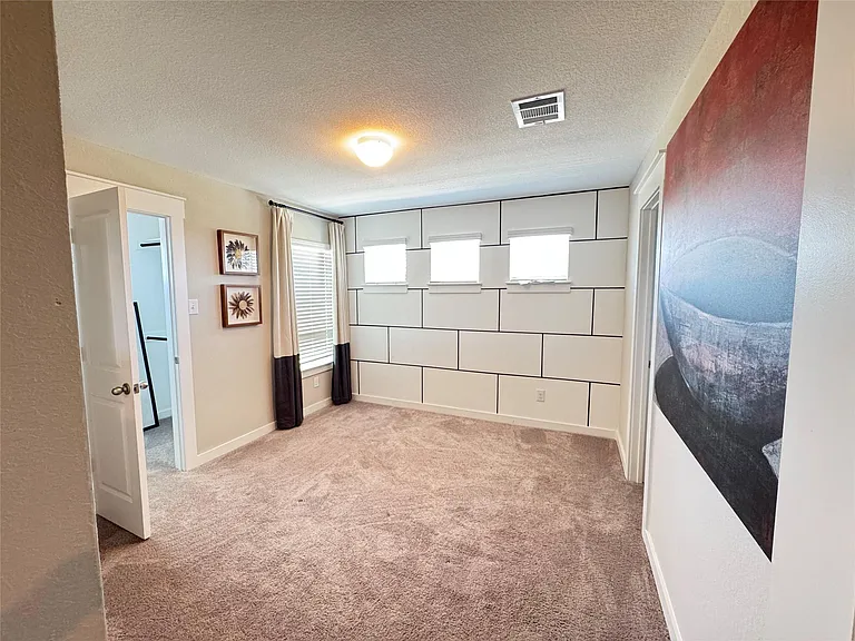 2328 Calvert Dr — Photo 16
