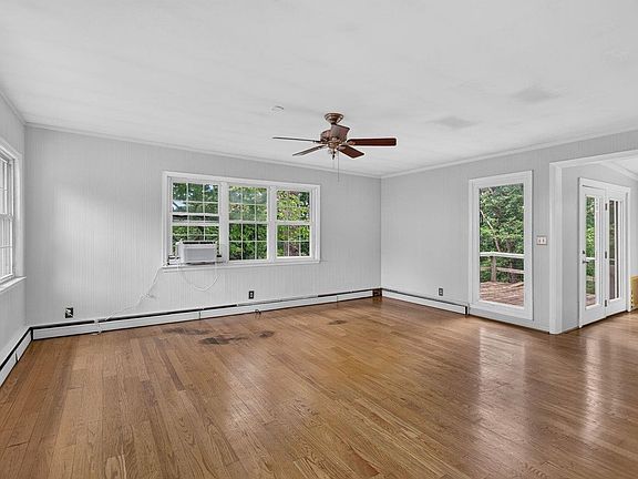 3rd image of 450 Mountain View Dr
