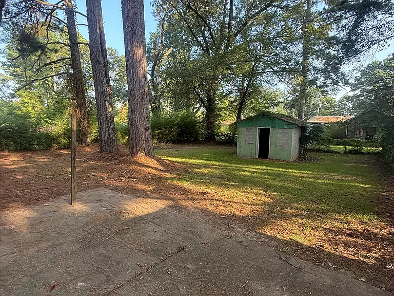 734 Montclair Pl — Photo 10