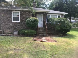 2714 Pinecroft Rd, Greensboro, NC 27407